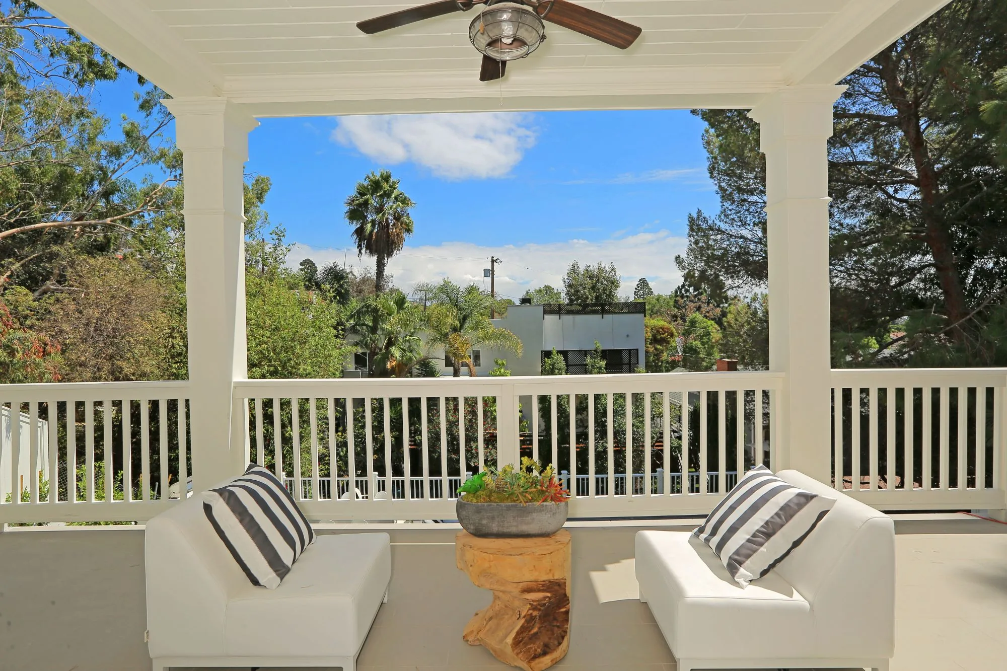 Monument Residence — balcony