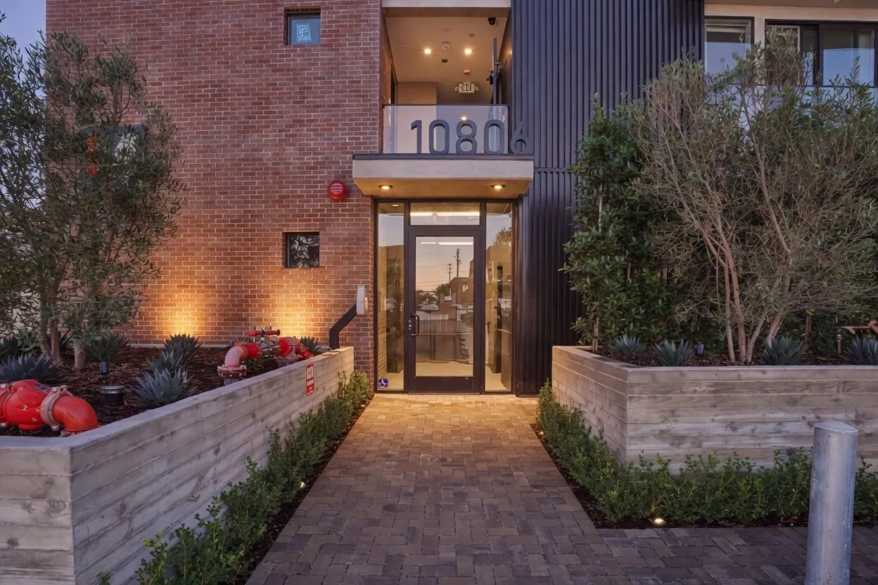 10806 Blix Street — entry_walk